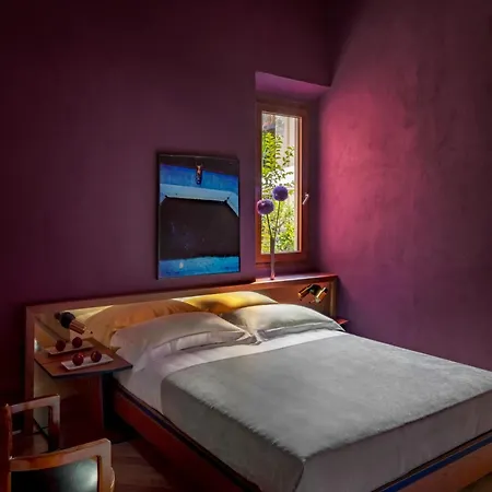 The Wheels Bed & Breakfast 4*