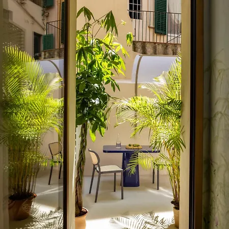 The Wheels Bed & Breakfast 4*